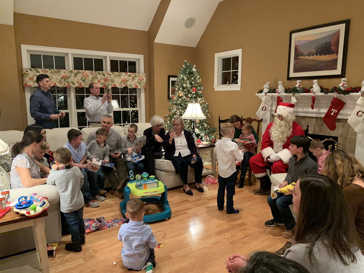 meg__odonnell's tweet photo. 46 of us all under one roof. A great Christmas with my massive, hilarious Irish family who decided to skip the usual swap and instead donate to my marathon fund (Santa didn’t get the memo for the 17 little ones)  🎄 🎅 🎁 🏃🏼‍♀️#Run4MGH https://t.co/KIfeSdZuYe