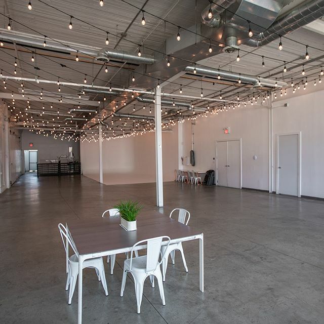 Organize a shoot or plan an event, Studio 1 is a blank canvas for all your needs! ————————————————
#toronto #torontophoto #torontostudio #torontostudios #torontoinfluencer #torontobloggers #photography #photographystudio #videocreator #torontovideographe… instagram.com/p/B6jaRI4j50K/