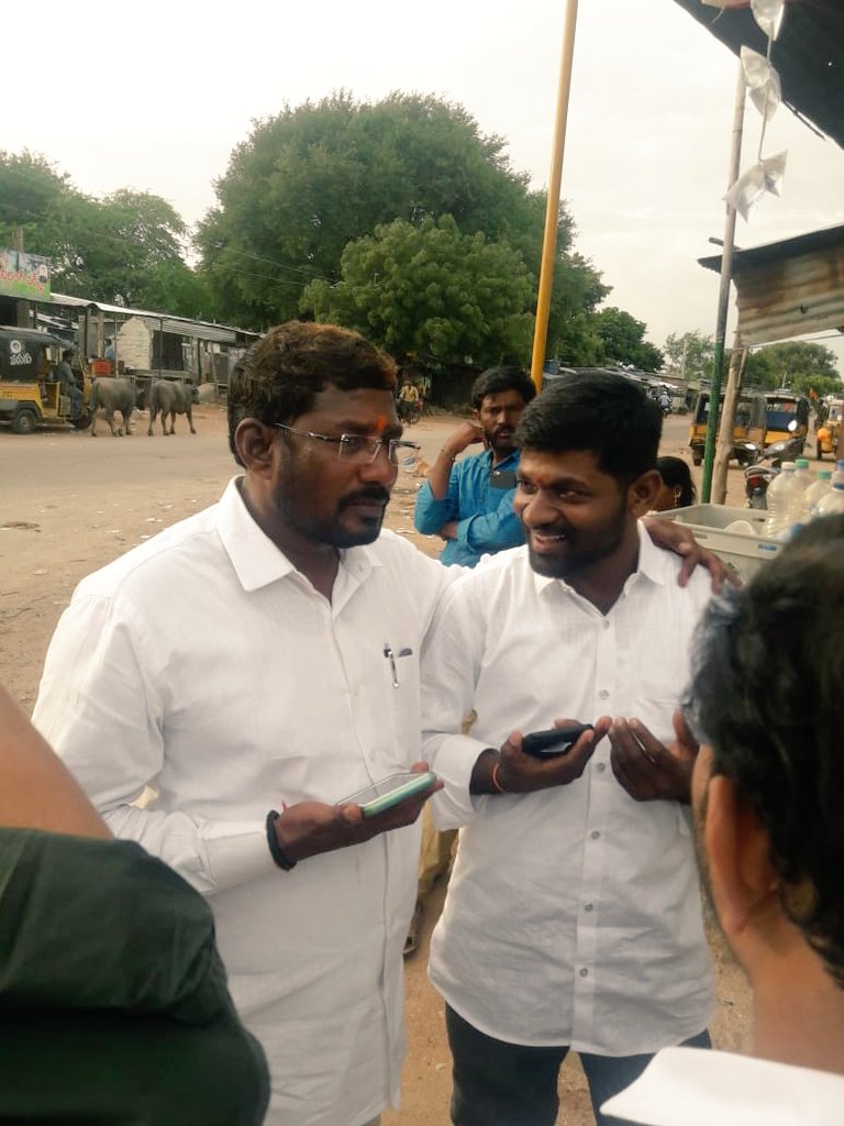 UluvaA's tweet photo. ఎపి బీజేపీ రాష్ట్ర కార్యదర్శి మా అన్న కె. హరీష్ బాబు గారికి హృదయపూర్వక జన్మదిన శుభాకాంక్షలు 🎂🎂🎁🎁���💐 https://t.co/kSPtDU1nBj