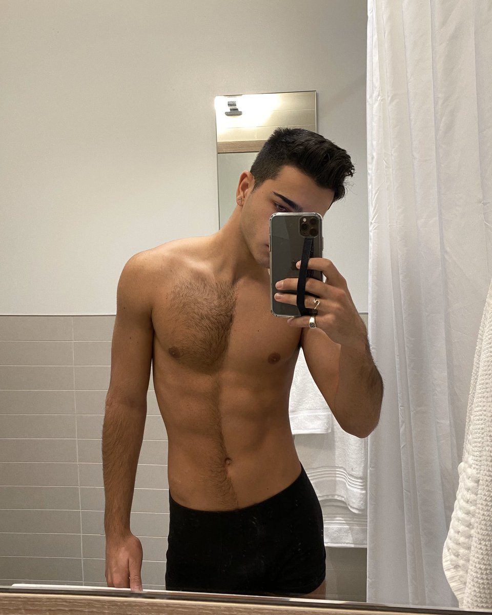 t.co/SxjKFn4u7n. top 4 mirror selfies of 2019. pic.twitter.com/BFF1x8XXk6. ...