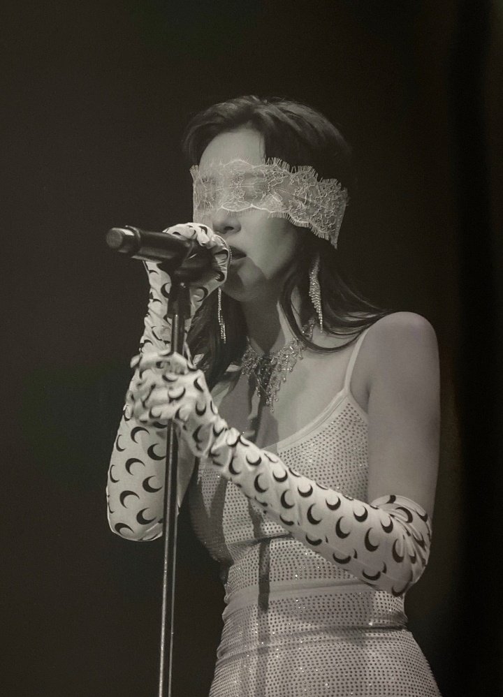 miya_fancam's tweet image. she can beat me with her microphone support