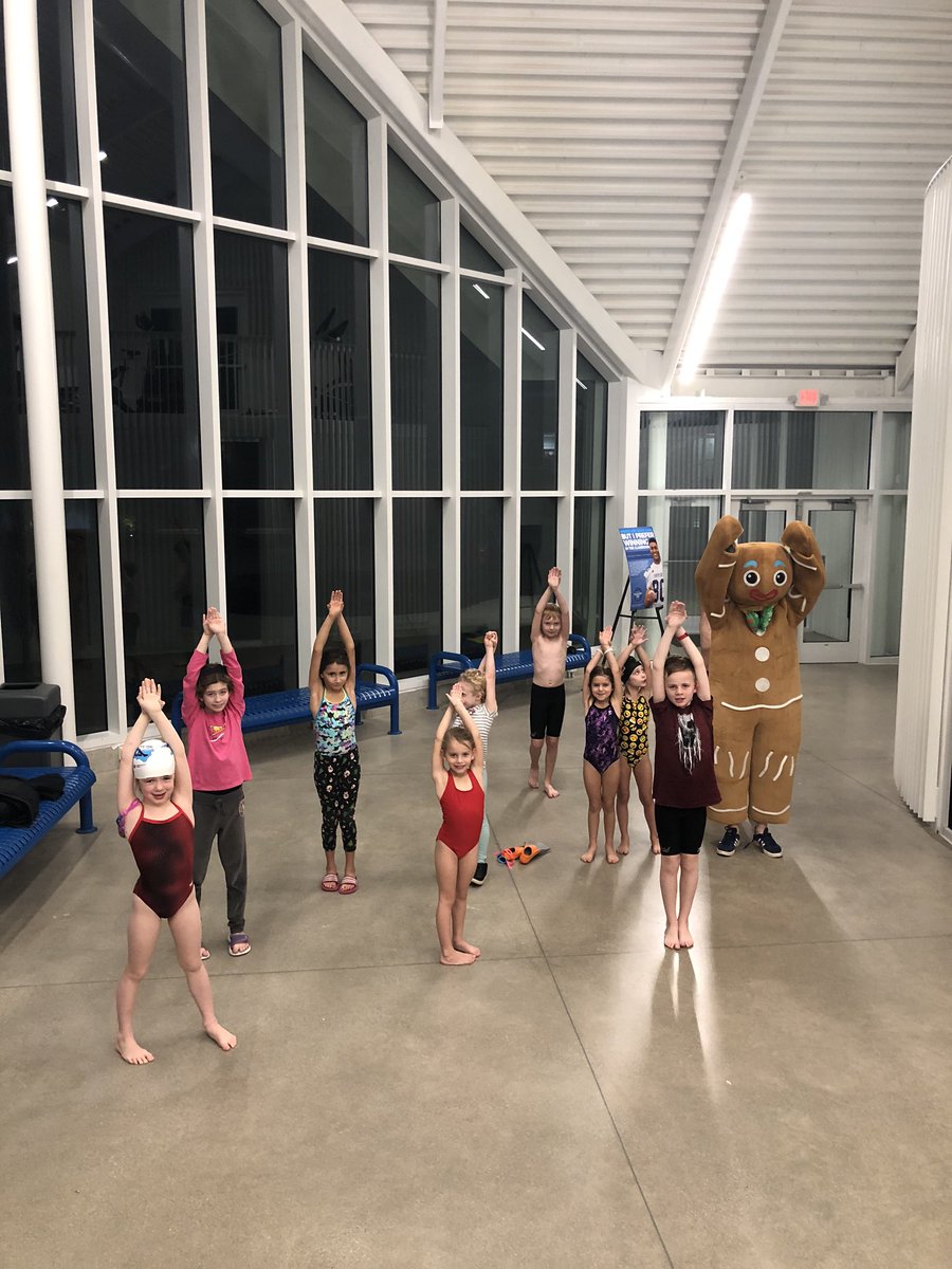 The <a href="/CACHAWKS/">Cincinnati Aquatics</a> A1 group has some great streamlines! Swim, swim as fast as you can! #holidaypractice #gritmas