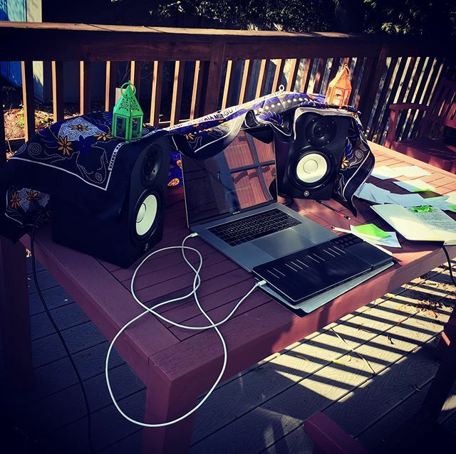 When you want to produce a new song but you can’t stand to be inside...
#dayoff #indieartist #decemberincalifornia #musicstudio