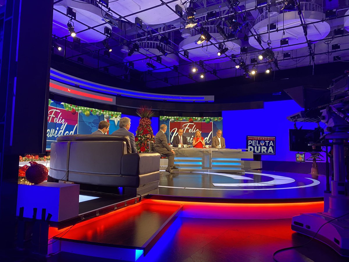 Mi gente lo hicimos💪🏼📽📺 
¡Gracias al equipo de Jugando Pelota Dura por la invitación y oportunidad de hablar sobre nuestro proyecto de turismo cultural llamado Isla Caribe! 
El program comienza ahora por Univision y facebook live en <a href="/JugandoPelotaPR/">Jugando Pelota Dura🇵🇷</a>.
¡SEGUIMOS🇵🇷! #IslaCaribePR