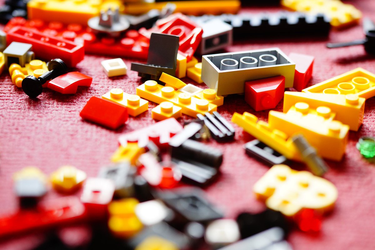 We love #LEGOs! They're always a popular gift, but did you know that the same #plastic they're made of may also be the best thermal insulators used in #QuantumComputers? <a href="/KTLA/">KTLA</a> has the inside scoop: bit.ly/37cGo2J #QuantumComputing #quantum