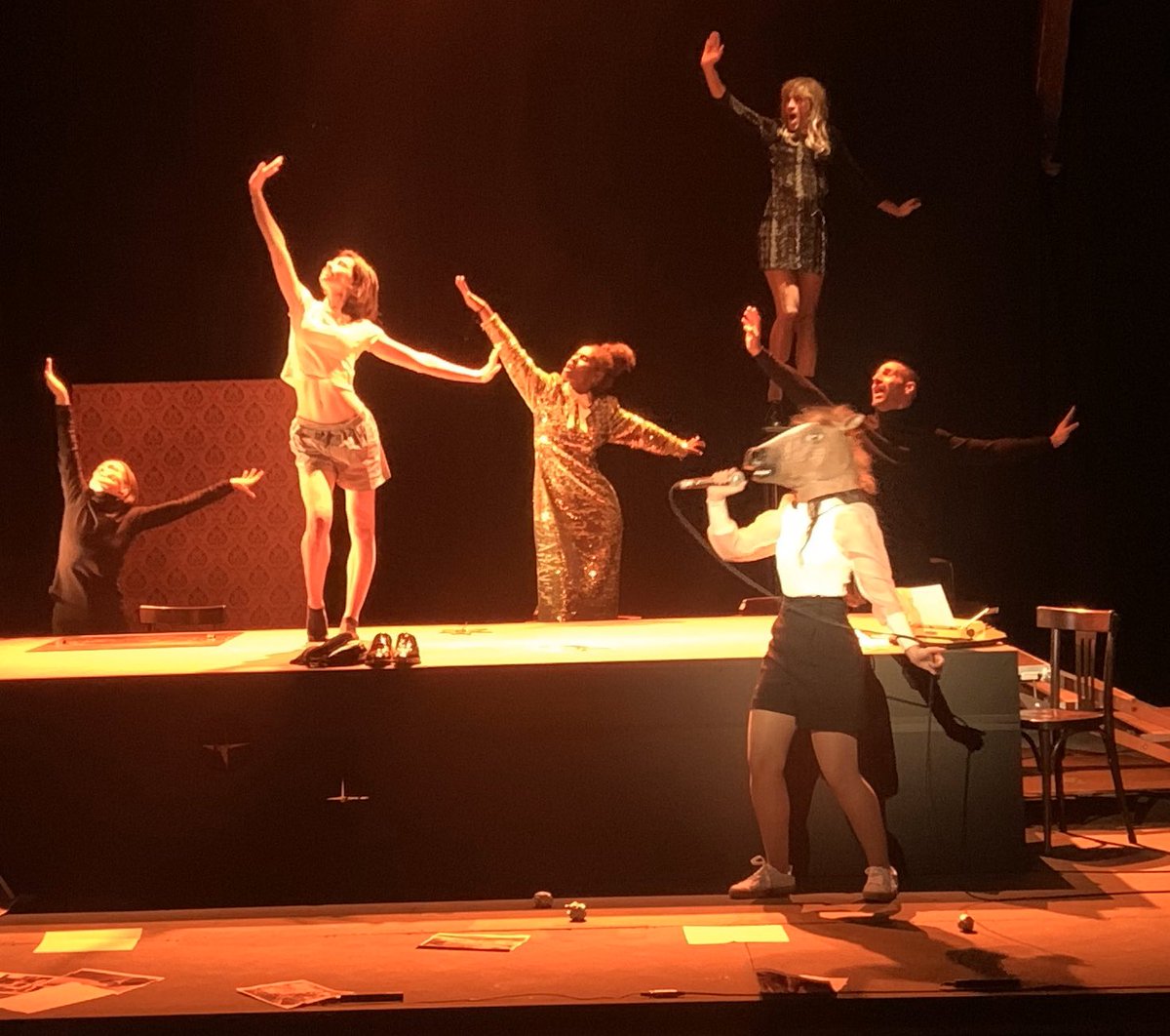 Mañana estrenamos !! El debut de #SelamOrtega 17 años !! Quédense con el nombre... En <a href="/corraldealcala/">Corral de Comedias de Alcalá de Henares</a> 27 y 28 dic <a href="/teatrokamikaze/">Teatro Kamikaze</a> <a href="/lourdesnaranjo_/">Lourdes</a>