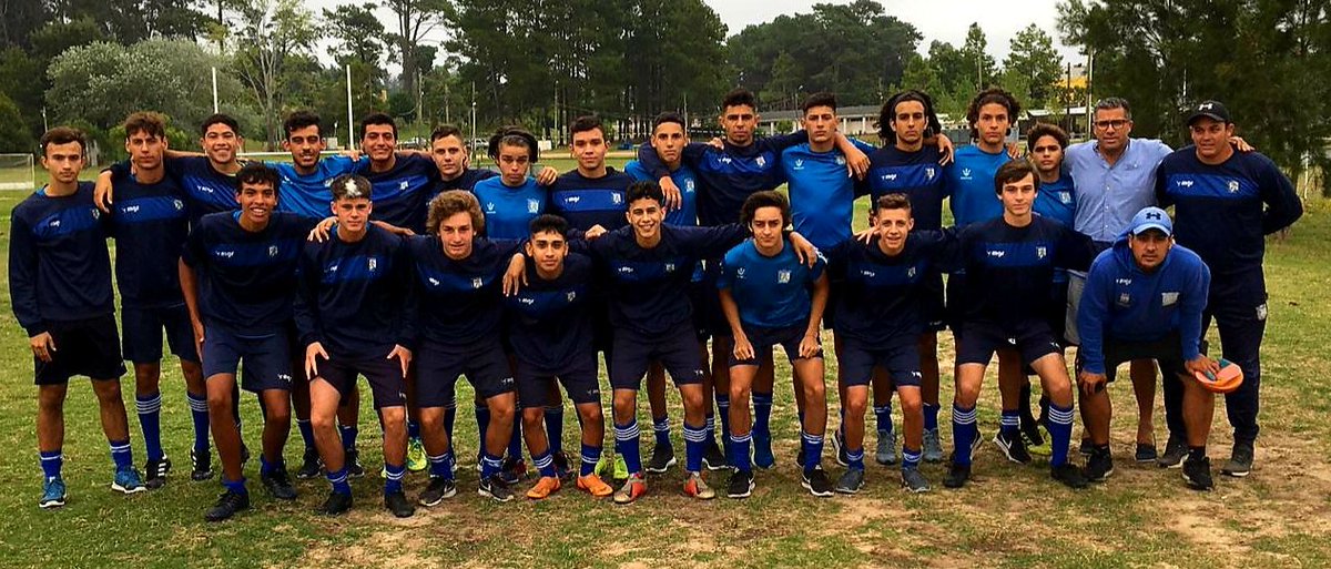 darwin_correa's tweet photo. Se entrego equipamiento al seleccionado sub 17 de Maldonado que se prepara para el torneo Nacional de Selecciones. Equipos cortos y largos de entrenamiento, remera pantalon y campera de viaje, bolsos mochila y pelotas nuevas de entrenamiento. 🐳⚽️
#LigaMayor #VamosLaBlanca https://t.co/vS4GEsEWIP