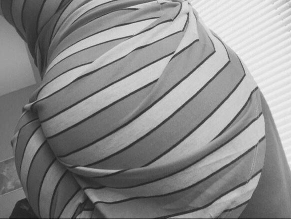 البدوية لما تكون جالسة وتقف مش ممكن مايصير فيها زي كدا من كبر حجم لحمها 😍