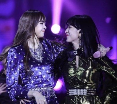 The way Jisoo stays always close to Lisa during award shows knowing how shy she can get