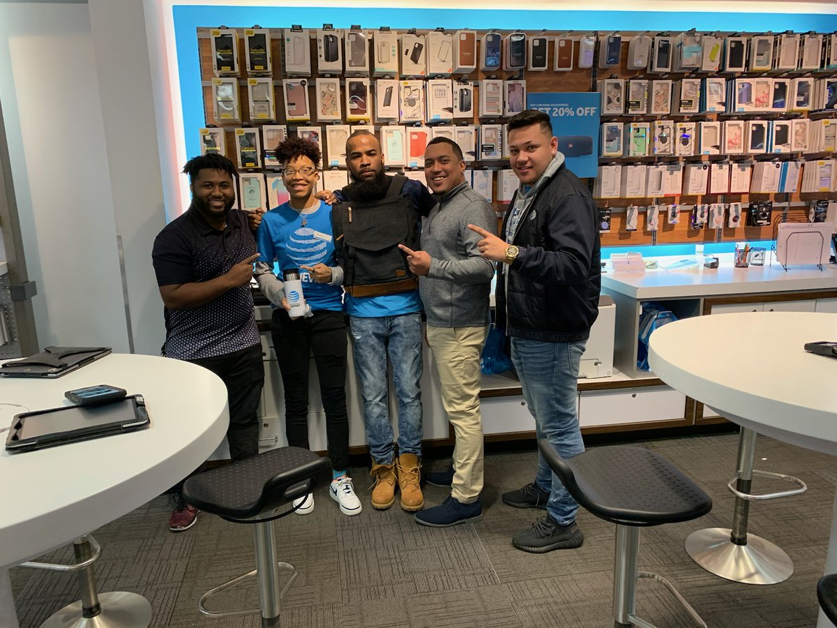 Congratulations 🎉🎉to our 2 reps in AT&amp;T Oxford Valley. Myairah gary getting small business expert in 2019 and arrafi fields getting his backpack with 50+ Cru business expert <a href="/ChrisRamirezNJ/">Chris Ramirez</a> <a href="/SionLopezPR/">Sion Lopez</a>