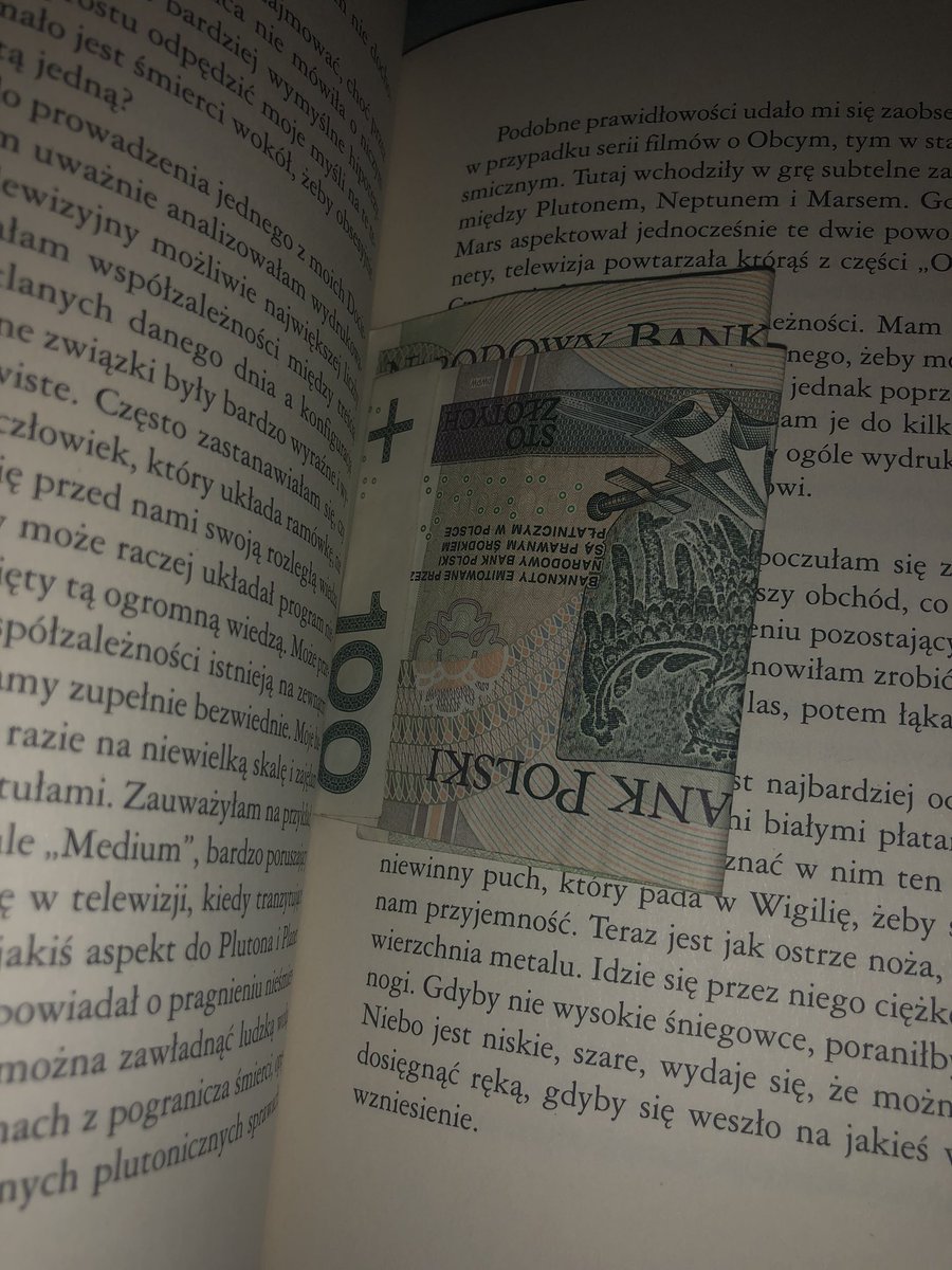 kuzynkabedoesa's tweet photo. znalazłam właśnie 250 zł w książce, więc rt for good luck or sth https://t.co/vIUqmmHmPc