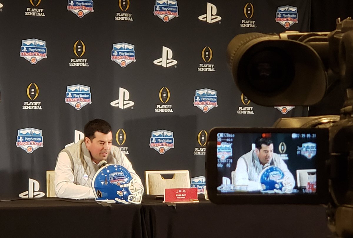 SVF_LTD's tweet photo. Taking his turn at the #microphone during the #FiestaBowlโ #mediaday is @OhioStateFB Coach @ryandaytime. #audio #audioengineer #lighting #camelbackinn #phoenix #sportsmedia #stepandrepeat #pipeanddrape https://t.co/DjaTKUH7mw