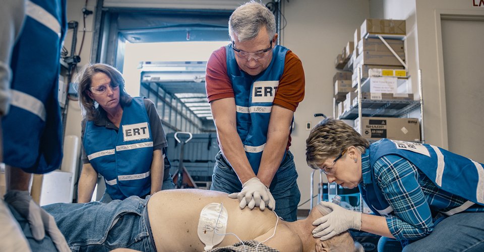 AshiMedic's tweet image. Ongoing hands-on practice is the best way to prepare students to provide an effective emergency response to sudden cardiac arrest. Learn more &amp;gt;&amp;gt; hubs.ly/H0lQNxD0
#ASHICPR #MFACPR #CPRTraining #CPRSavesLives