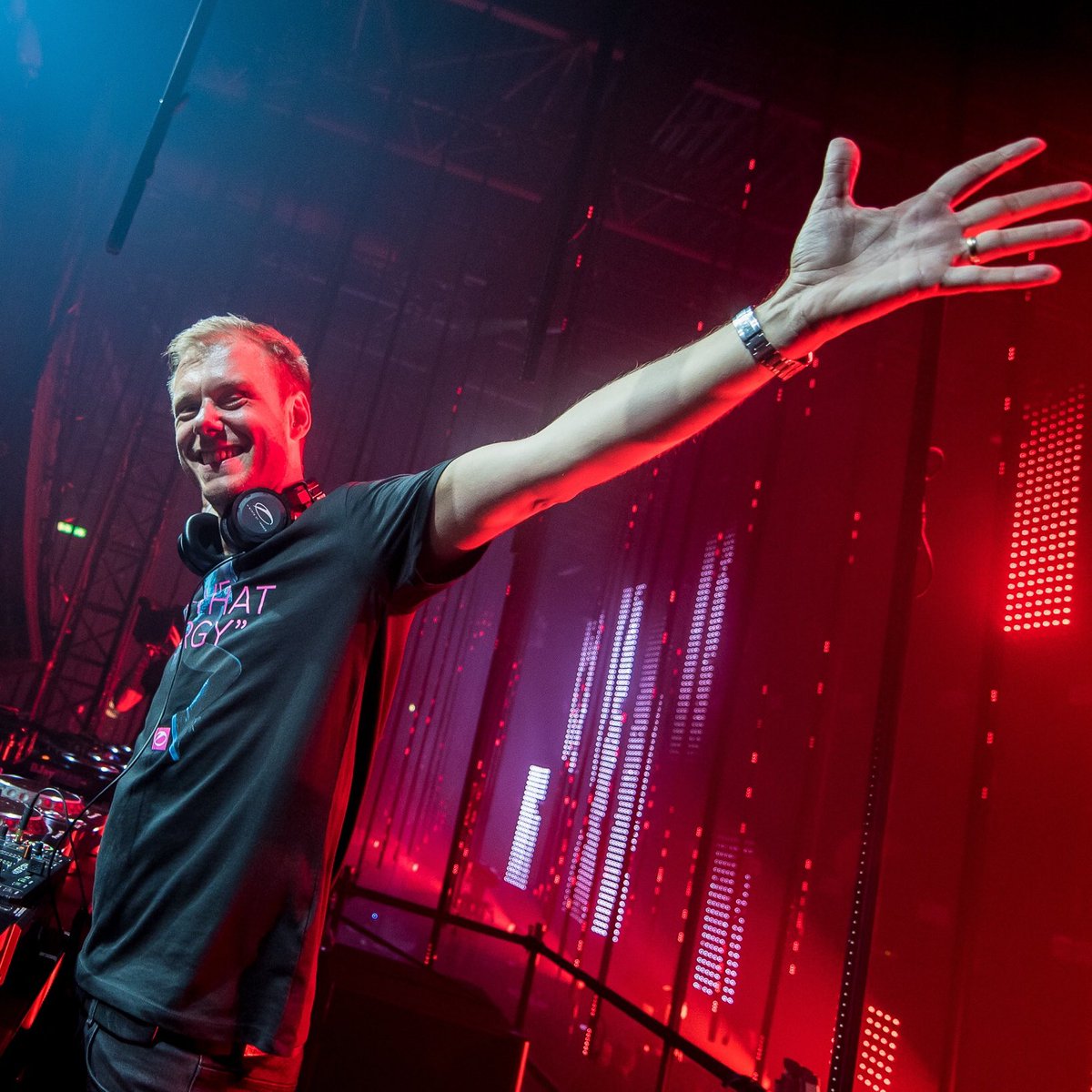 asot's tweet photo. Join us for the final show of 2019, the #ASOTyearmix is on air now: https://t.co/XAfOG3JxOV 🔥 https://t.co/Zfs4EEzBl0