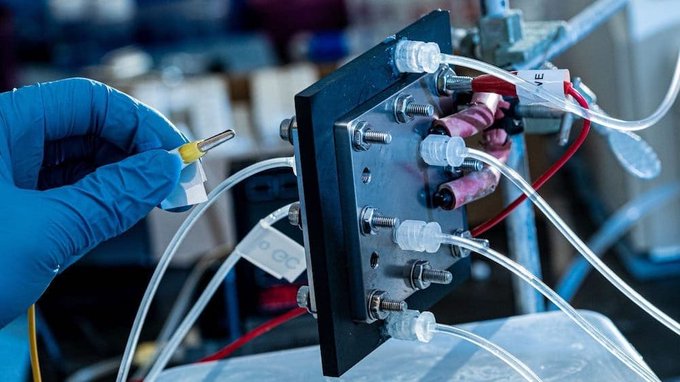 Desarrollan un reactor que transforma CO2 en combustible líquido.
Un grupo de investigadores de la Universidad de Rice en Houston ha desarrollado un reactor que transforma el dióxido de carbono en ácido fórmico puro.

ow.ly/wz4p30q4JUS

vía <a href="/EcoInventos/">EcoInventos</a>