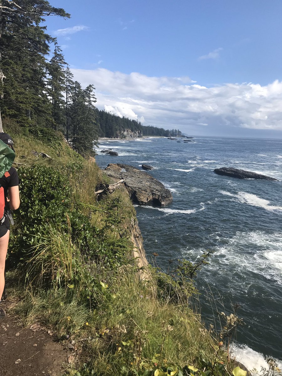 superchickenjon's tweet photo. First time in the boots since Sept @PacificRimNPR. Three theories for why my boots feel way too tight: 1. I wore thicker socks than usual 2. My feet gained a lot of weight over the holidays 3. My boots shrank when they FINALLY dried out after getting off the #WCT #hiking https://t.co/83At0s1UGR