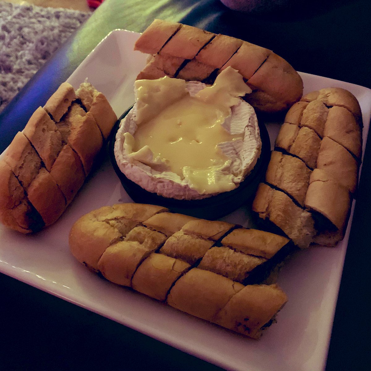 jamesenjoyrelax's tweet photo. Cheese time - Camembert - get in my face! (Part two) ๐๐๐ง๐ง๐ง๐ง #nom #Christmasย #Xmas #boxingday #christmascheese #Camembert #piggy #stuffed #christmastime๐ #lerustique #sofafood #sofaviews #garlicbread https://t.co/itcdL71cCO