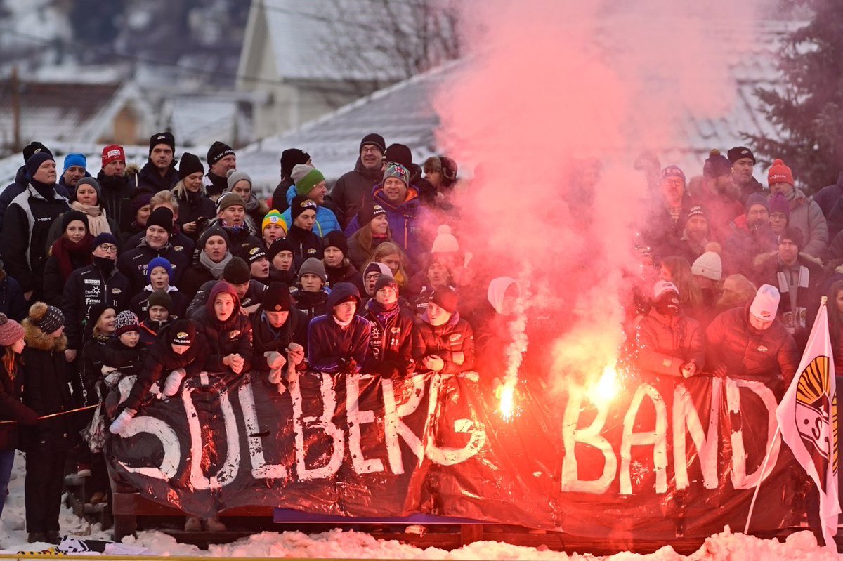 enhalvliter's tweet photo. Derbydag!🔥(3050 v. Solberg Bandy) over 800 tilskuere, liv på tribunen og brennevin på innerlomma. #juletradisjon https://t.co/mMSdLE9SMY