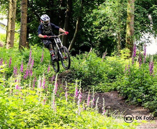 der_pieperlars's tweet photo. #throwbackthursday to 2016! That year was awesome. Never rode that much before. Hope to ride even more in 2020 💪
.
.
.
.
.
. ••••• #mtb #mtbdownhill #enduromtb #transitionbikes  #rockshox #hopetech #mtbdaily #outdoors #fitness #bestoftheday #mtbl… https://t.co/Rs2o7g8WHX https://t.co/3YADelEifi