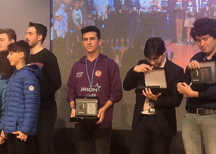 553 projenin katıldığı “6.Başakşehir Living Lab İnovasyon Yarışması” ödül töreni bugün gerçekleşti.Orion Robotics olarak katıldığımız bu yarışmada “CONVERTIBLE BED” projemiz ile lise kategorisinde Türkiye 2.’si olduk.Destek olan herkese teşekkür ederiz.