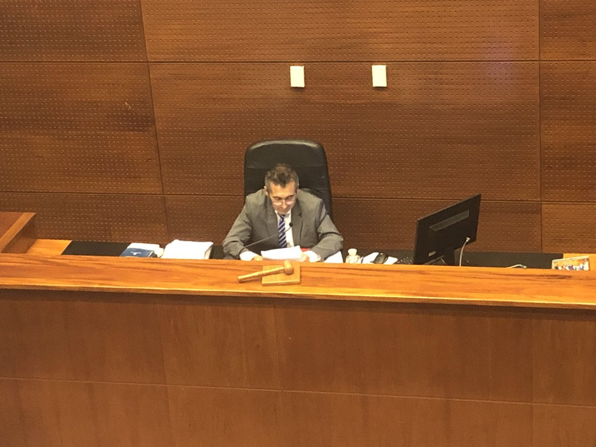 dforeror's tweet photo. 🛑En prisión preventiva quedaron los 5 de los 12 efectivos de Fuerzas Especiales de carabineros por el delito de torturas contra un manifestante en la Plaza Ñuñoa. La medida cautelar fue decretada por el octavo Juzgado de Garantía de Santiago @biobio https://t.co/z0JacKEwxJ