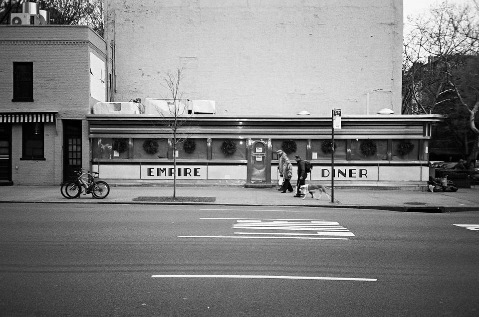 BCBProperty's tweet photo. Much has been written over the past several years about the extinction of what was once a city staple: diners. The #NYC diner isn’t completely dead, but its heyday has seemingly come and gone. Or so we thought: https://t.co/gzCxFTV1gn #Foodie #NewYorkFood https://t.co/AmoE4h5YVp