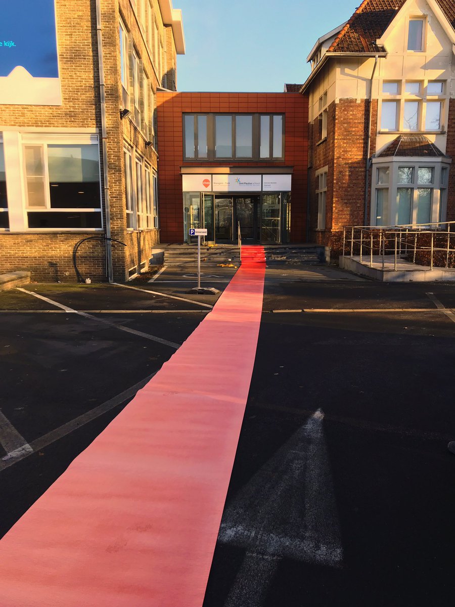 no_bi_lis's tweet photo. Begin deze maand verzorgde NOBILIS het licht, podium en rode loper voor de launch van de nieuwe naam: VIVES Waregem - Tielt @hbo5vpkwaregem 

#nobilis #nobilistechnicaleventsupport #sound #light #video #VIVES #Waregem #hbo5verpleegkunde https://t.co/gmb63Jrfef