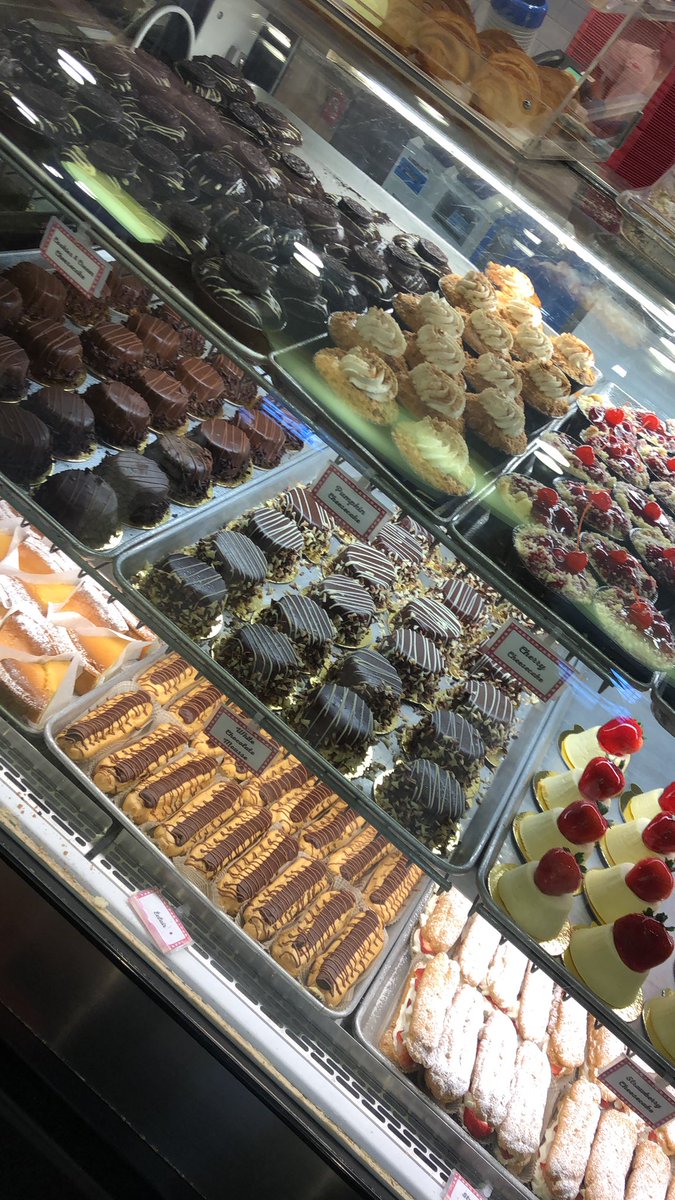 LUBRIEL26's tweet photo. @CarlosBakery NYC https://t.co/4JvdKfxdpT