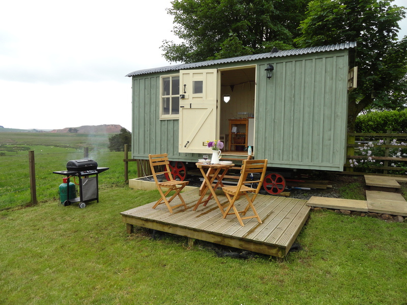 Cosy shepherd's hut from £45 per night :)

bit.ly/373Jeam 

#scotland #cabin #holiday #countryside