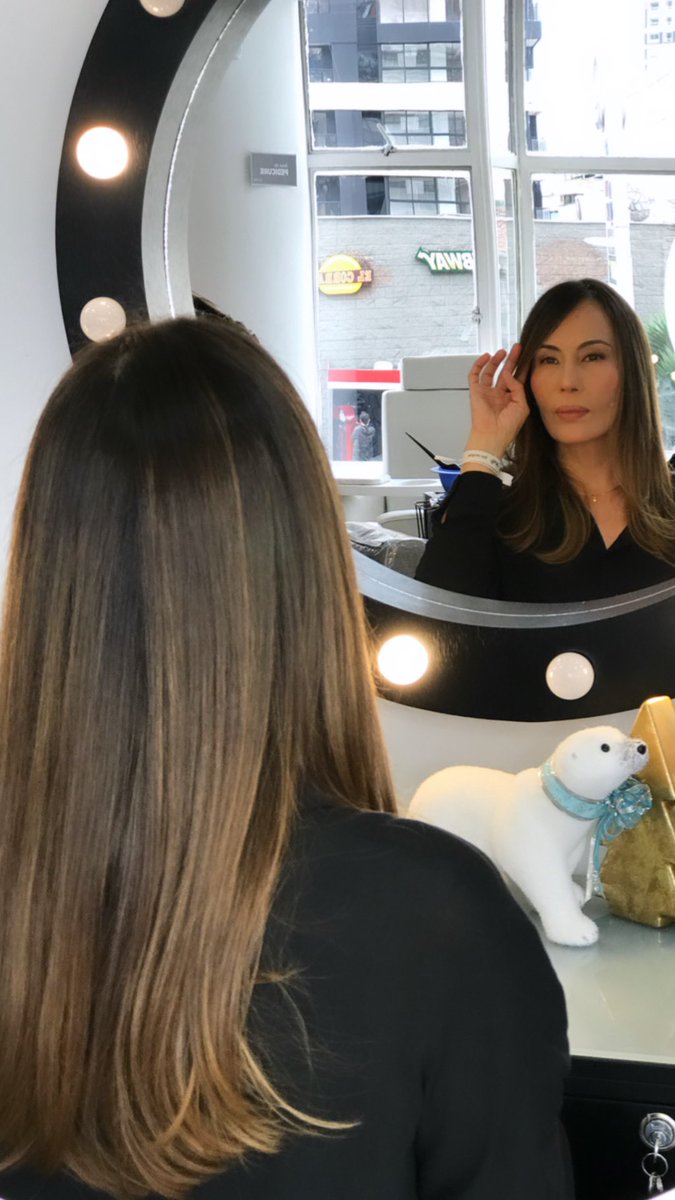 Noridaoficial's tweet photo. Porque la calidad no se improvisa, mi pelo solo lo dejo en las manos profesionales de @invitropeluqueria Agenda tu cita 📞3505042626|2354786 💇♀️🔝🙌🏻🌟 #lorealprocol #pawermixloreal #Balayage https://t.co/76wI8tQiEq