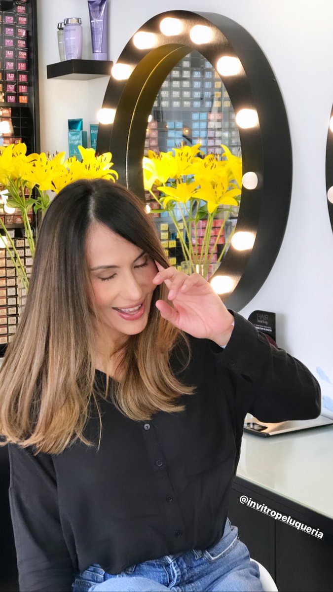 Noridaoficial's tweet photo. Porque la calidad no se improvisa, mi pelo solo lo dejo en las manos profesionales de @invitropeluqueria Agenda tu cita 📞3505042626|2354786 💇♀️🔝🙌🏻🌟 #lorealprocol #pawermixloreal #Balayage https://t.co/76wI8tQiEq