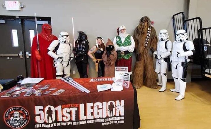 501stSPD's tweet photo. TR-61212 & GA Cadet CTR-4848 trooping for New Hope Oklahoma, which provides crucial out-of-school services to youth impacted by parental incarceration, in Tulsa (Oklahoma), Dec. 21, 2019.
๐ธ: Oklahoma Garrison
#SovereignProtectors
#DiamondGarrison
#OklahomaGarrison
#501stLegion https://t.co/EnJuHGJB3u