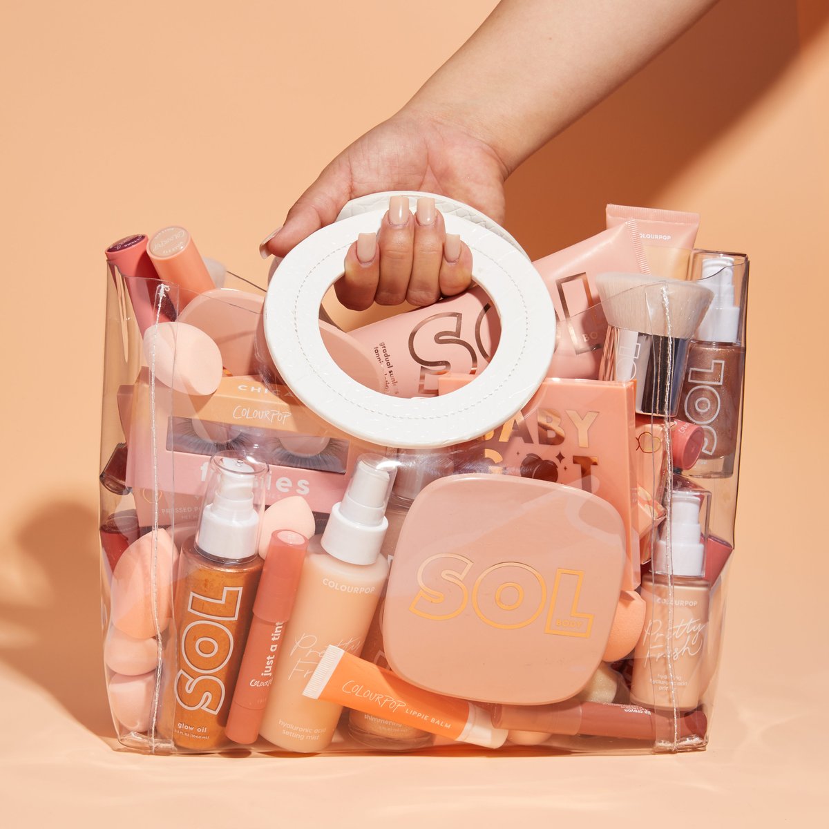 ColourPopCo's tweet image. SISTER #GIVEAWAY

Its a family affair, we are giving away a $100 shopping spree to 3 lucky winners! 

To Enter: 
Like &amp;amp; RT
Follow @ColourPopCo  &amp;amp; @SolBodyCo