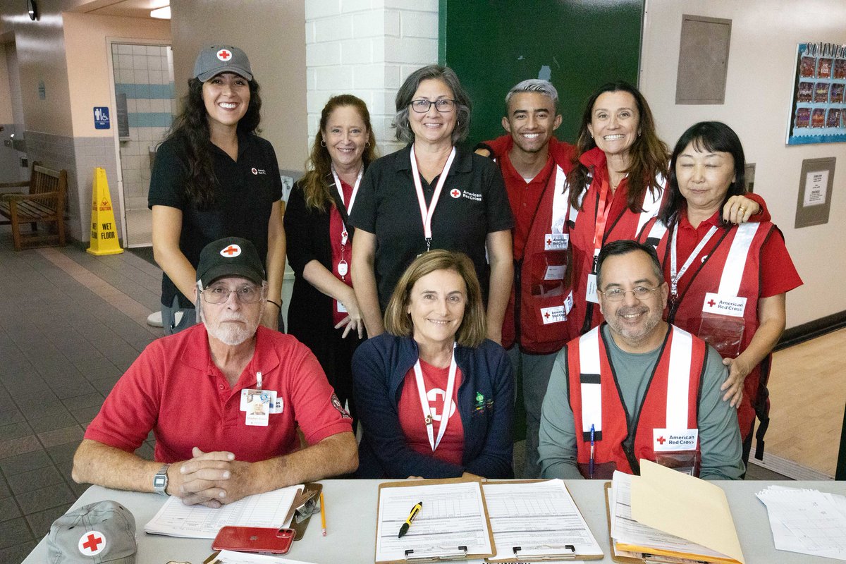 RedCrossLA's tweet photo. Over the past year, Southern California has faced multiple disasters, from #earthquakes to #wildfires. To all the volunteers who helped those affected by the #Ridgecrest Earthquakes, the #TickFire, the #GettyFire, the #SaddleridgeFire and so much more, THANK YOU. #TBT https://t.co/WlSq9koHFx
