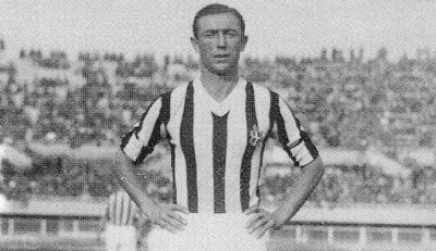 TifosiBN's tweet photo. Mario #Varglien (Fiume, 26 dicembre 1905 โ Roma, 11 agosto 1978). #Mediano della #Juventus dal 1928 al 1942, 402 presenze 16 reti. 5 #scudetti 2 #coppeItalia. Campione del mondo 1934 #Italia.
https://t.co/noBt6DQ70v ricorda il grande Varglien I.
https://t.co/HPmZsBMDYu https://t.co/KD9e8hKGlF