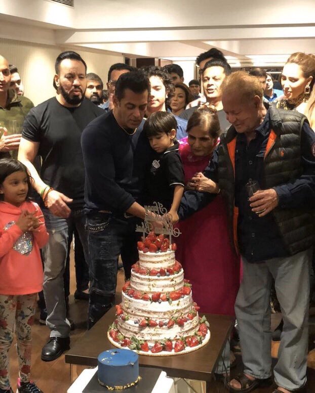 Salman Khan Fan Club S Tweet Salmankhan Cutting His 54th
