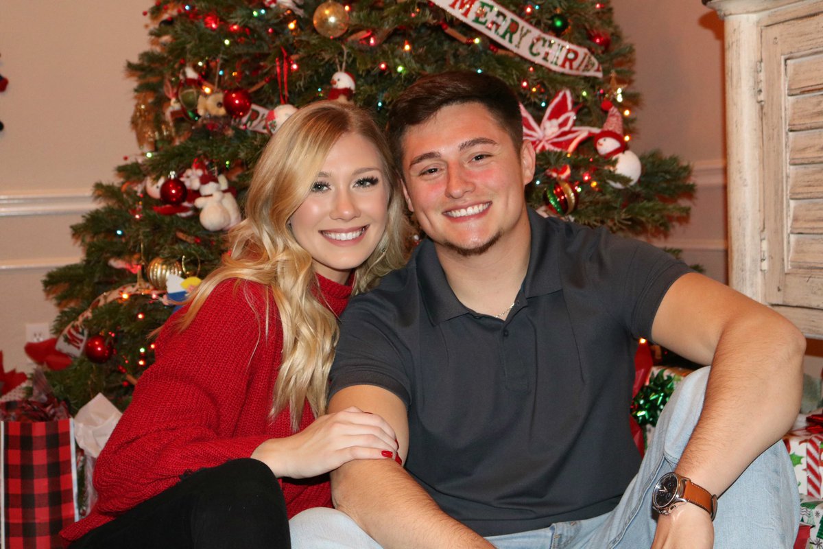 _deannarae_'s tweet photo. Christmas blessings https://t.co/sZHRZjliq5