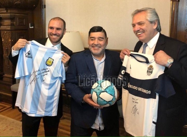 ValentiPablo's tweet photo. HERMOSO 💙 Que grande sos, Diego Armando querido!!!Odiadores, al menos hoy, cierren el ojete #D10S #Maradona #ElMasGrande #GELP https://t.co/6cDpwOwvL2