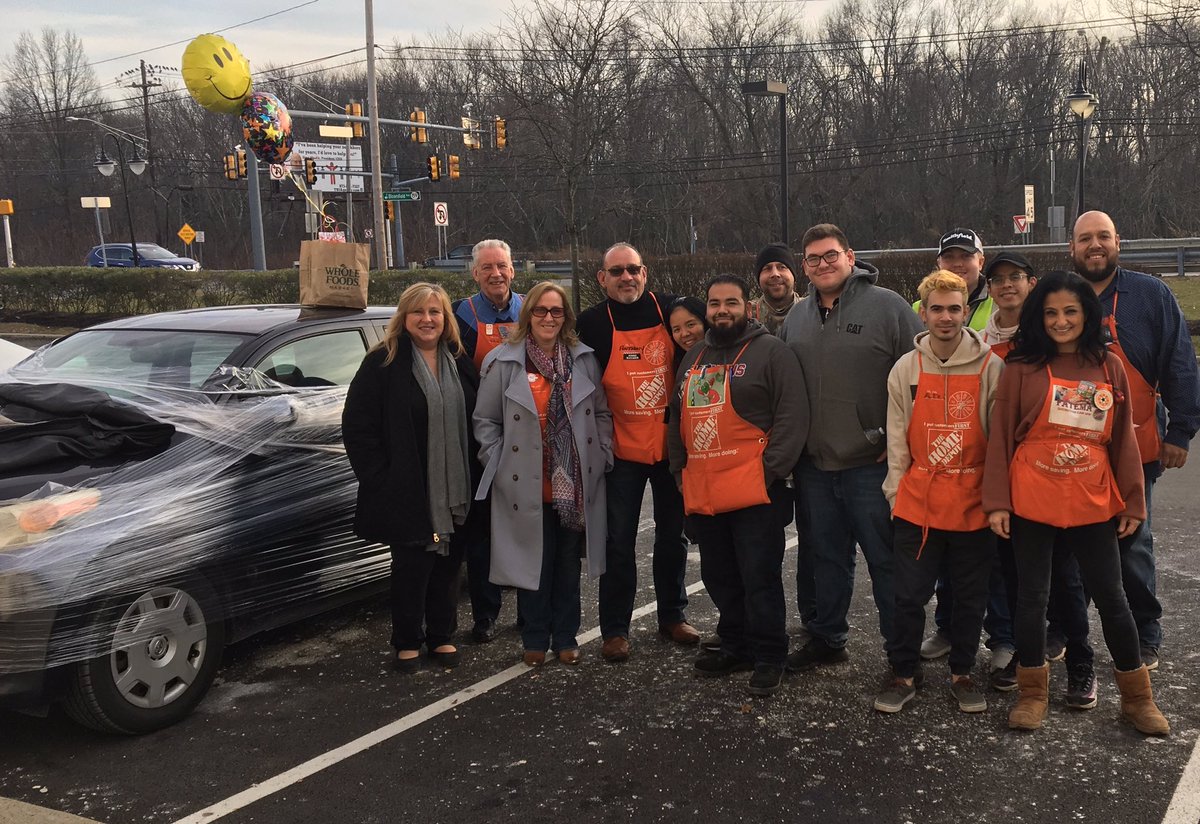 KrystyneSantos's tweet photo. Traditional HD sendoff. Wishing SM Anthony the best of luck, prosperity and an easy commute in his new store. You will be missed! Team 0965! @Ramos418Ramos @snezana_stajic @DHRMgregorio @MattKeatinghd @DSM_Eric https://t.co/AdolaPRaD8