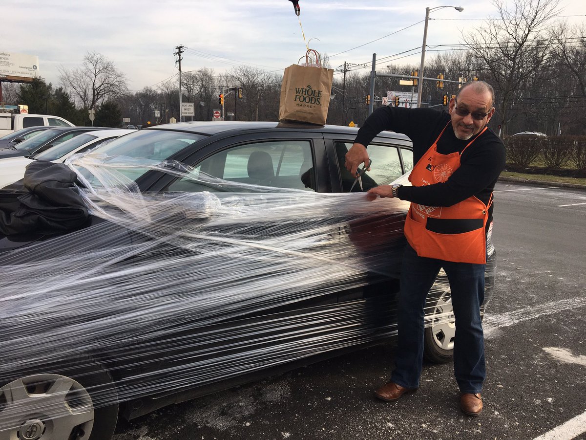 KrystyneSantos's tweet photo. Traditional HD sendoff. Wishing SM Anthony the best of luck, prosperity and an easy commute in his new store. You will be missed! Team 0965! @Ramos418Ramos @snezana_stajic @DHRMgregorio @MattKeatinghd @DSM_Eric https://t.co/AdolaPRaD8