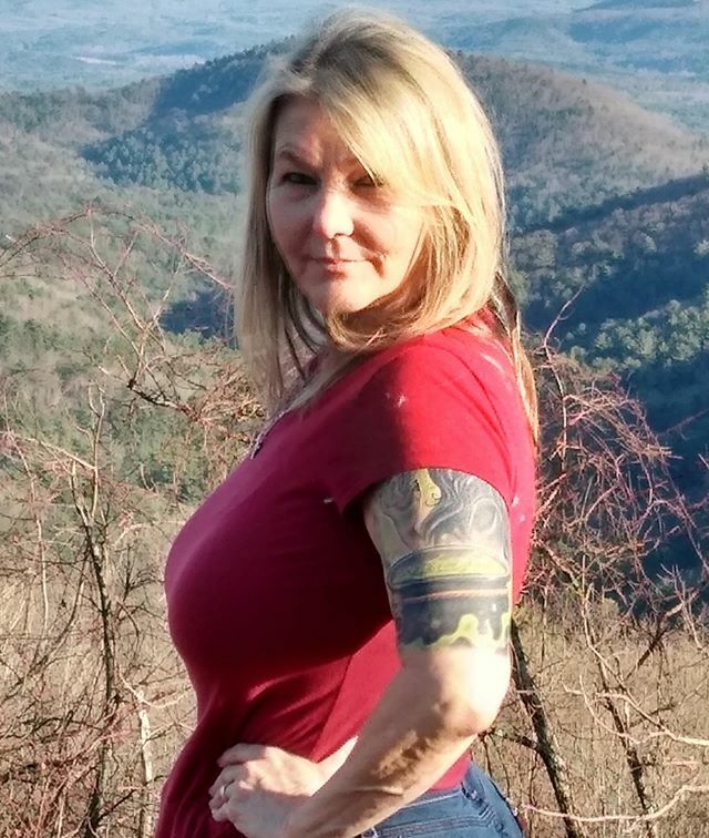 Enjoying a stop in beautiful #Blairsville, #Ga…but you can tell I have business on my mind. Lots of amazing creations on tap for 2020. #wishmastercapes &amp; #costumes of #blueridge, #georgia. @etsy #etsy #craftsmanship #women #womenentrepreneurs #cosplay #comiccon #costume #clo…