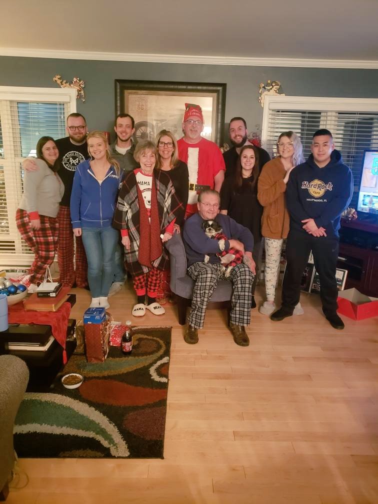 LisaOlson704's tweet photo. Christmas Eve https://t.co/FbYhrly105