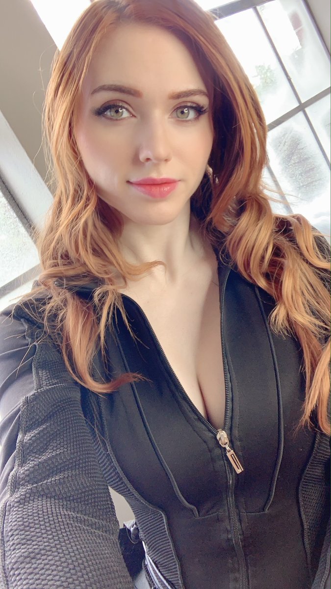 Amouranth's tweet photo. RARE MOMENT -live in cosplay:

https://t.co/3ABrotcTYz https://t.co/VhB80E62MD