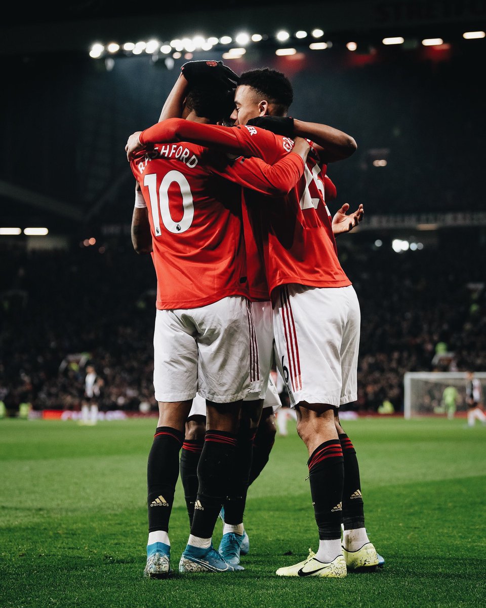 Fulltime!
Manchester United 4:1 Newcastle United

Merry Christmas, reds! 🎄✨