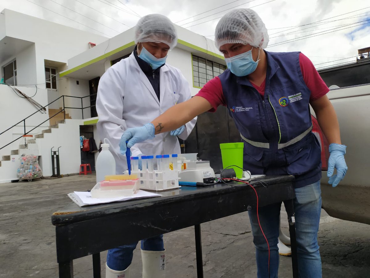 AgrocalidadZ1's tweet photo. #Carchi | #Agrocalidad realizó un operativo de control de comercialización y movilización de suero de leche líquido. En cumplimiento del Acuerdo 177 y Resolución 0241 con 96 845 litros controlados donde no hubo decomisos en cantón Montúfar #ProtegemosLoQueConsumes https://t.co/zYdf6vuGdL