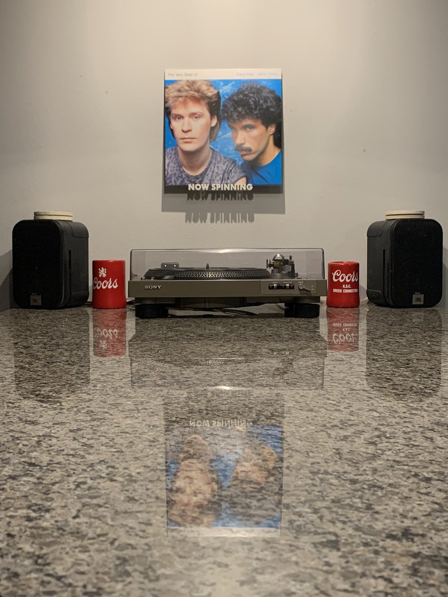 WiggidyWalt's tweet photo. I CAN go for that. @realdarylhall @halloates @JohnOates #NoFilter #BestVinyl #HallAndOates https://t.co/pvpppI9vc5