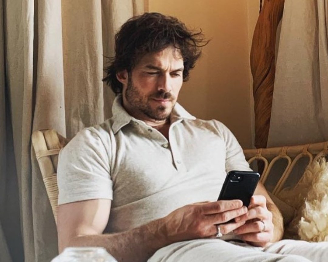 iam_kathi's tweet photo. Oh... This picture will totaly bless ur festive season!! His hair.. 😍👌 #IanSomerhalder #VWars https://t.co/rjYuqtHrTo