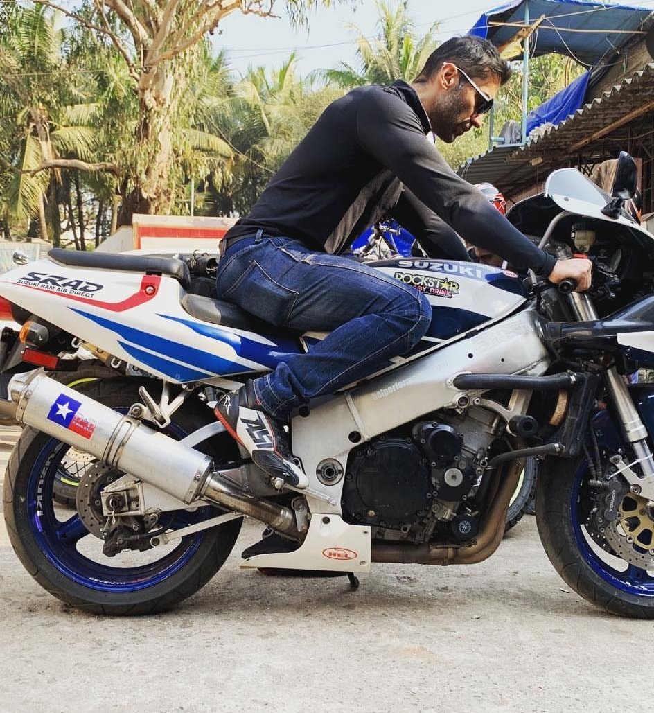 KVBohra's tweet photo. Ur demise has shocked the hell out of me.I'm still in denial @PunjabiKushal I know you are in a happier place,but this is unfathomable.
You really inspired me with the way you saw life, but what was I to know.
I will always remember u as a #dancingdaddy #fit & a #lifeenthusiast https://t.co/qv31QMH8C8