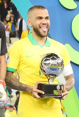 DehekeKing's tweet photo. Le meilleur à son prime? Soyez objectifs, ne tenez pas compte de la culture de l’instant.

Rt 🔁 pour Trent Alexander Arnold
Fav ❤️ pour Dani Alves 

Meilleur Latéral Droit du monde https://t.co/dMZ68Yj5ki
