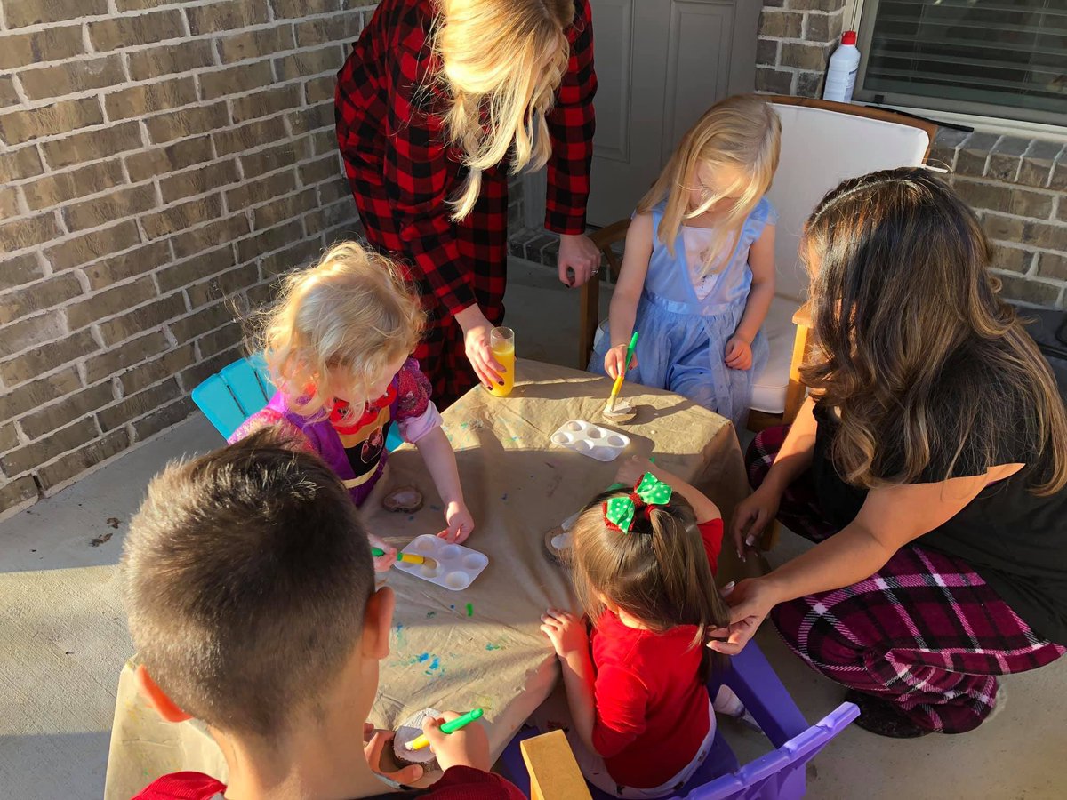 MrsMayberryPreK's tweet photo. Cousins crafting an ornament in our Christmas PJs & Frozen dresses🎄⛄️ @librareprincess #CentralSelfie #PJsAllDay https://t.co/6gjHwBX3js